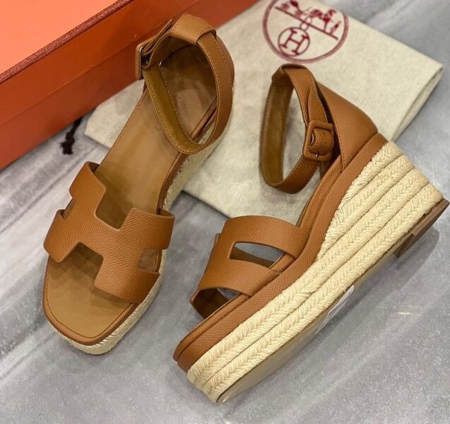 Босоножки Hermès женский кожа бежевый 106351