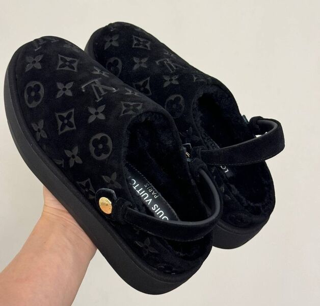 Сандалии Louis Vuitton женский замша черный 134221
