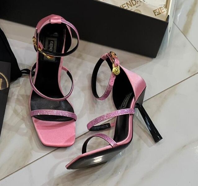 Босоножки Versace женский сатин розовый 115449