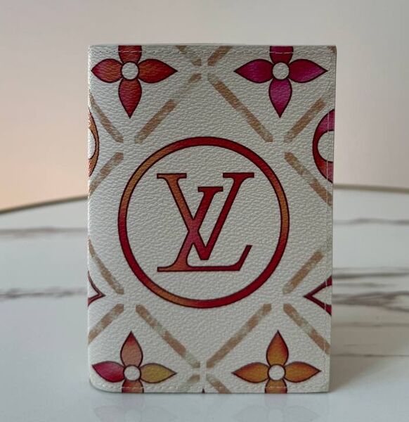 Обложка на паспорт Louis Vuitton женский кожа белый 157337
