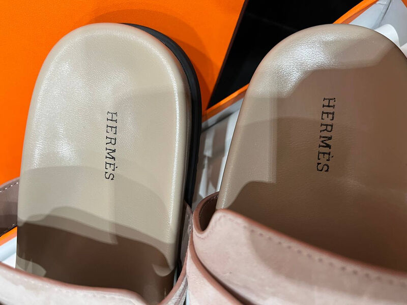 Шлепки Hermès женский замша графитовый 155351-5