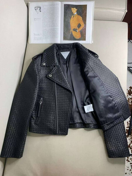 Куртка Bottega Veneta женский кожа черный 159397-2