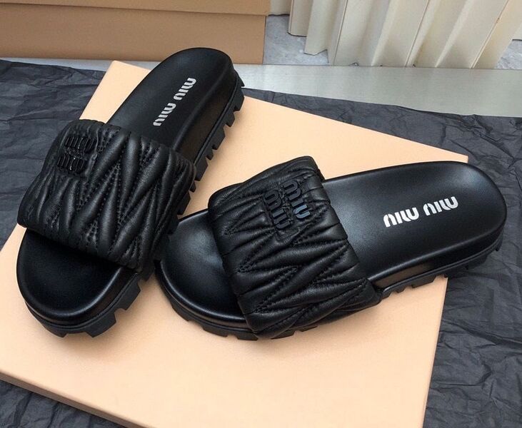 Шлепки Miu Miu женский кожа черный 109207