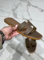 Шлепки Hermès женский кожа бежевый 89413-2