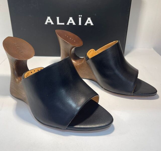 Шлепки Alaïa женский кожа черный 117363