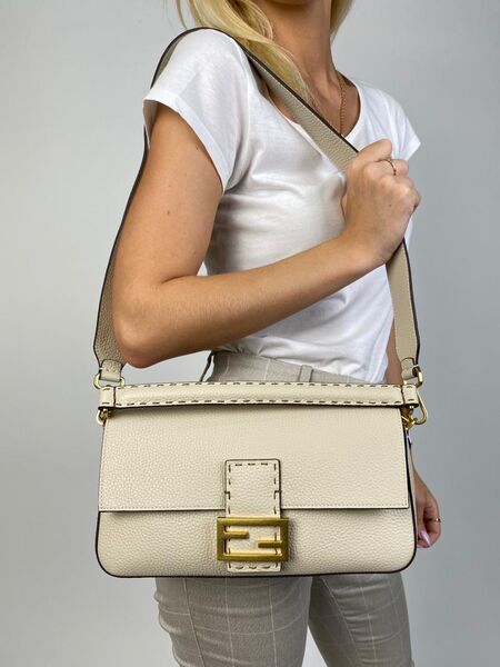 Сумка Fendi Baguette женский кожа бежевый 74668
