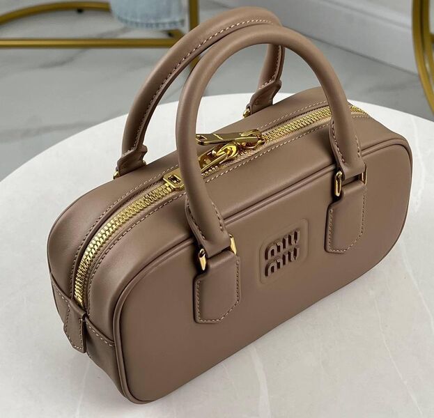 Сумка Miu Miu женский кожа бежевый 140189