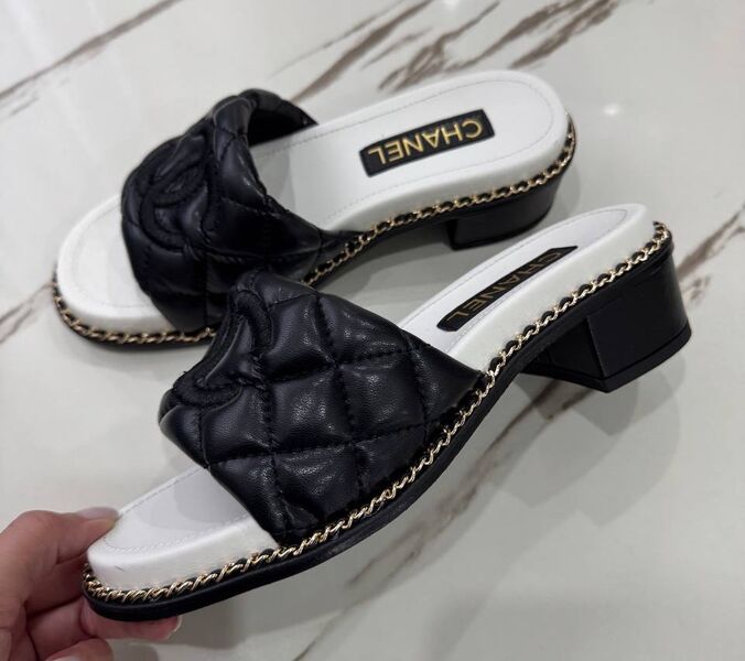 Шлепки Chanel женский кожа черный 192479