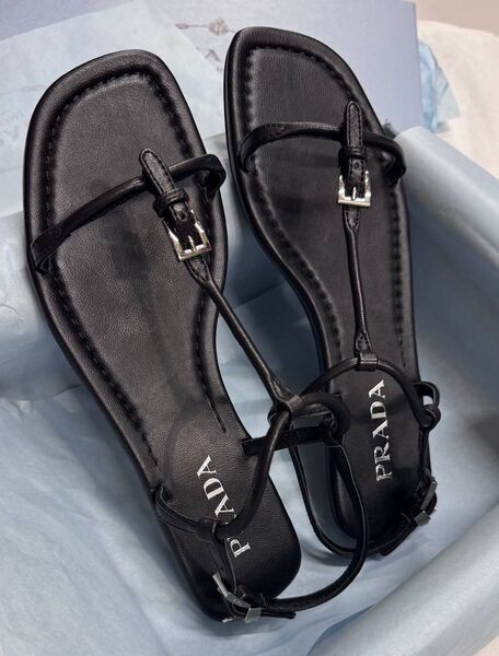 Сандалии Prada женский кожа черный 188576