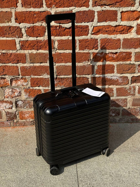 Чемодан Rimowa женский черный 132746-9