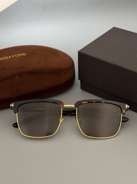 Солнцезащитные очки Tom Ford d1694508-1