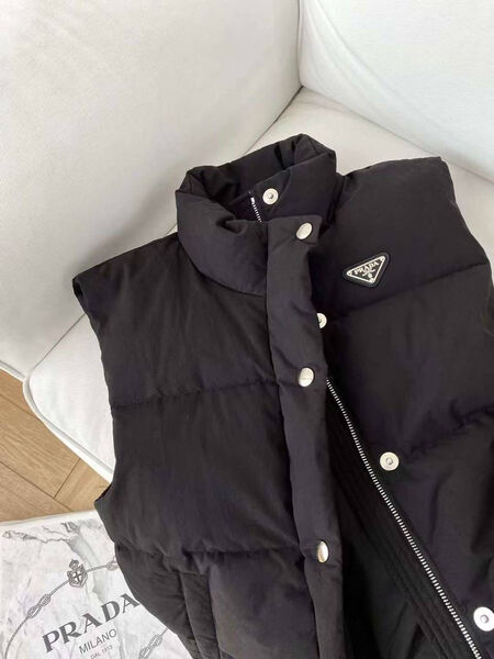 Жилет Prada женский черный 125816-3