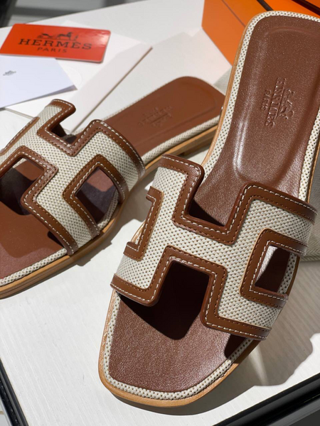 Шлепки Hermès женский кожа бежевый 89527-3