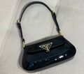 Сумка Prada женский кожа swift черный,серебристый 149592