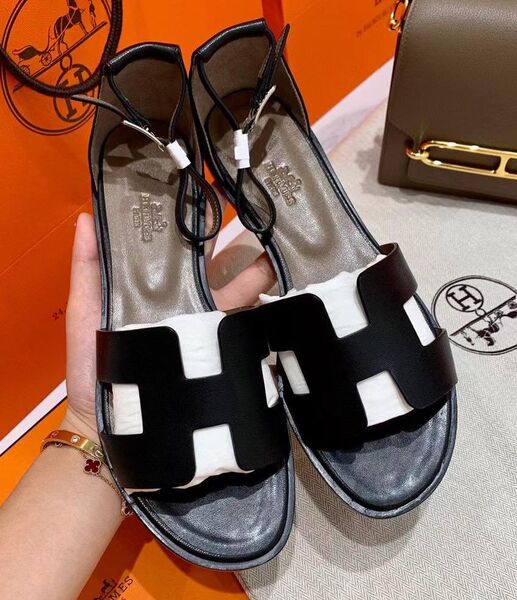 Босоножки Hermès женский кожа черный 4833