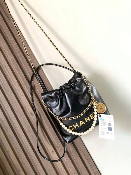 Сумка Chanel 22 женский кожа черный 156373-2