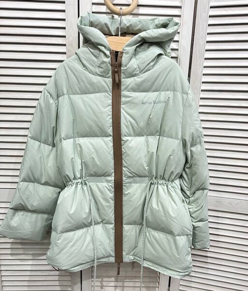 Пуховик Acne Studios женский болотный 133647