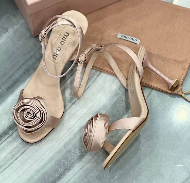 Босоножки Miu Miu женский сатин розовый 150663