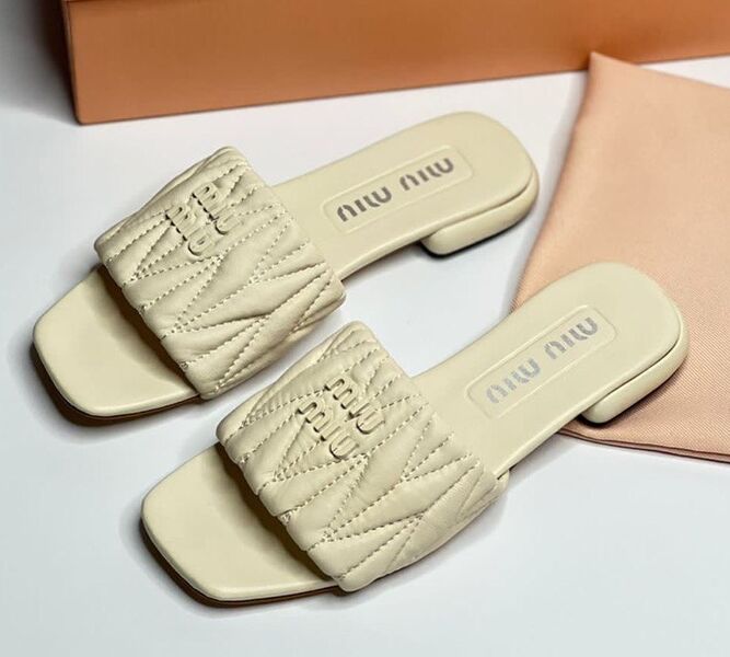 Шлепки Miu Miu женский кожа белый 112237