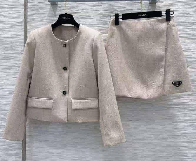 Костюм Prada женский графитовый 158896