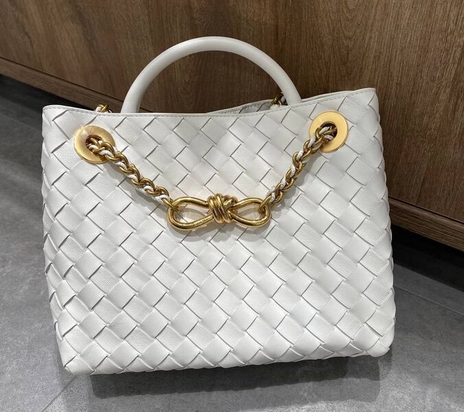 Сумка Bottega Veneta женский кожа белый 193614