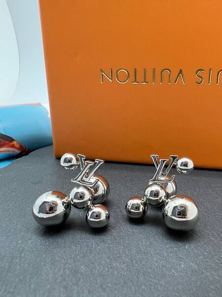 Серьги Louis Vuitton графитовый 175267-2