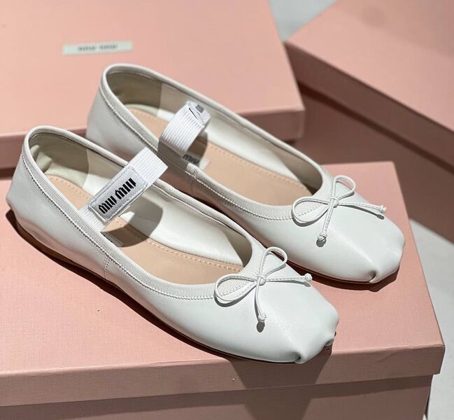 Балетки Miu Miu женский кожа белый 146841