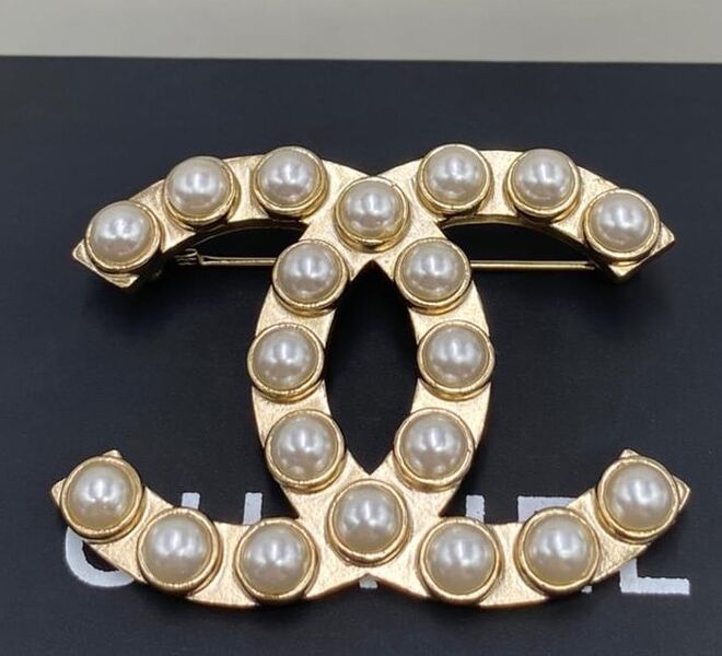 Брошь Chanel 10482