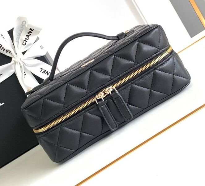 Косметичка Chanel женский кожа черный 153435