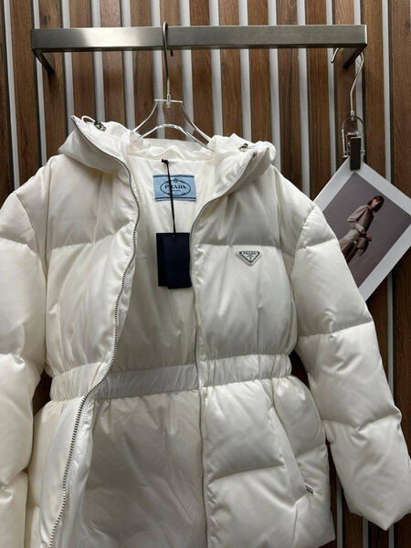 Пуховик Prada женский белый 166881-3