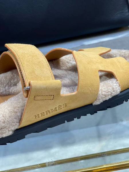Шлепки Hermès женский замша горчичный 89670-5