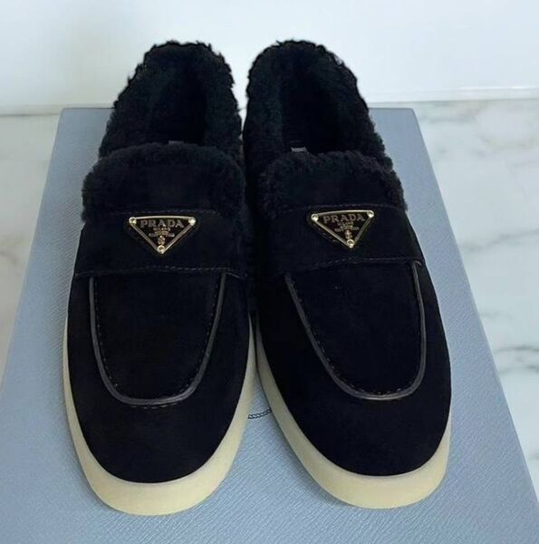 Лоферы Prada женский замша черный 164940