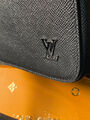 Мужской рюкзак Louis Vuitton мужской кожа черный 133952-6