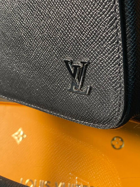 Мужской рюкзак Louis Vuitton мужской кожа черный 133952-6