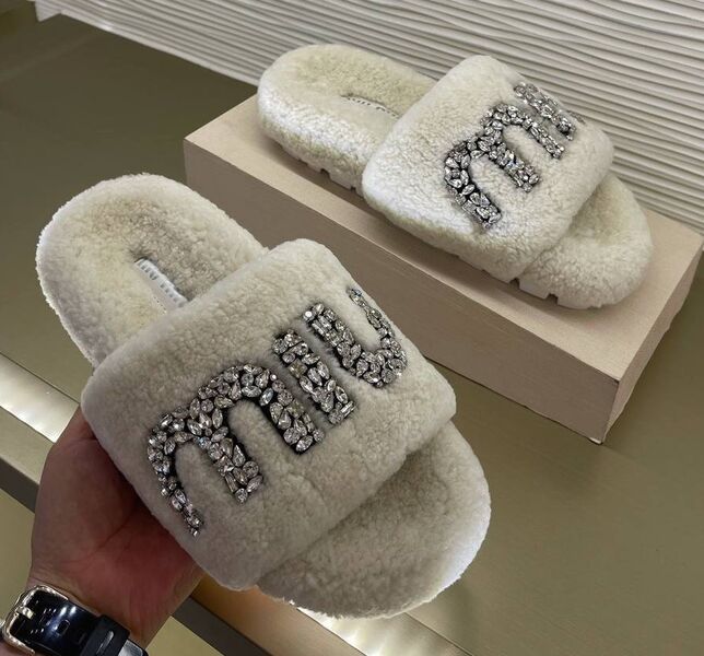 Тапочки Miu Miu женский графитовый 137075