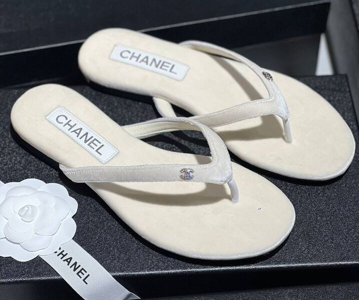 Шлепки Chanel женский велюр белый 149400