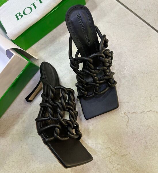Шлепки Bottega Veneta женский кожа черный 114691