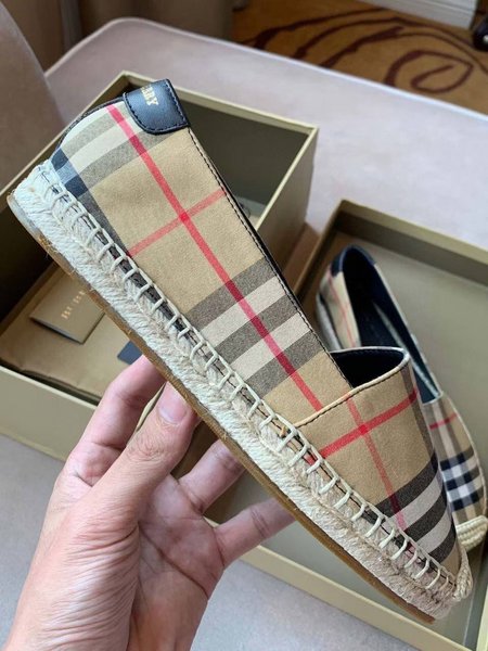 Слипоны Burberry женский текстиль бежевый 70963-5