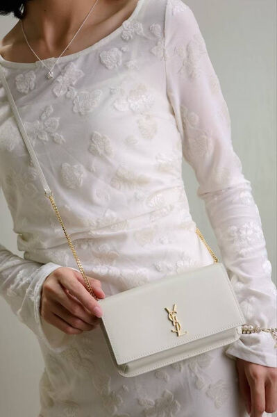 Сумка Saint Laurent женский кожа белый 186467-2
