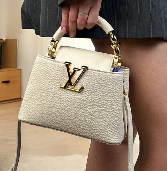 Сумка Louis Vuitton Capucines женский кожа белый 156135