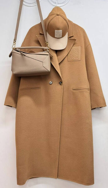 Пальто Loewe женский бежевый 201392