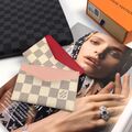 Визитница Louis Vuitton женский разноцветный 15990-2