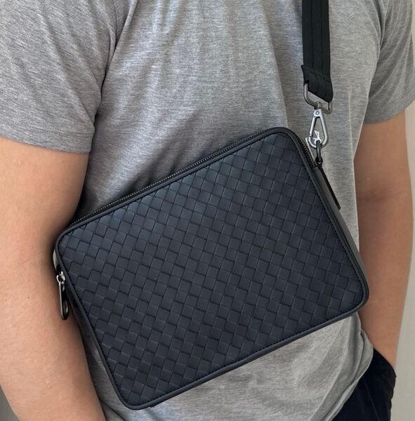 Мужская сумка мессенджер Bottega Veneta мужской кожа черный 149914