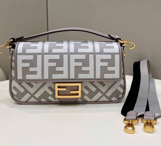 Сумка Fendi Baguette женский кожа графитовый 142103