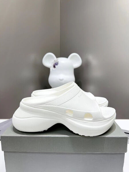 Шлепки Balenciaga женский белый 106213-2