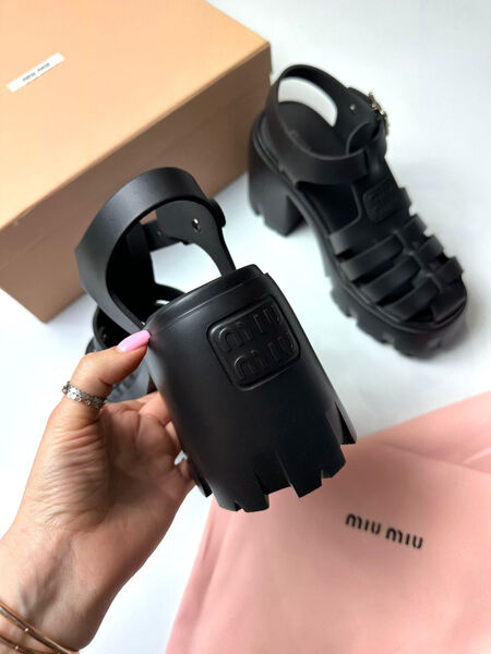 Босоножки Miu Miu женский кожа черный 114828-2