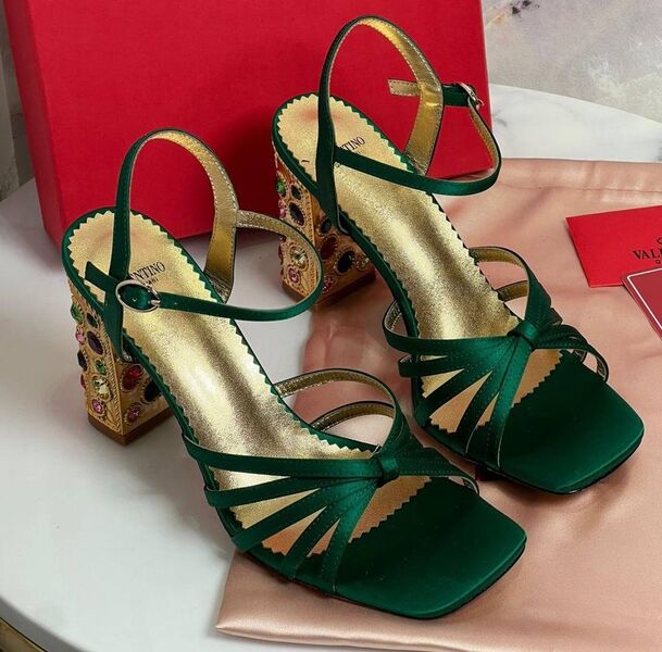 Босоножки Valentino женский кожа chèvre болотный 180880