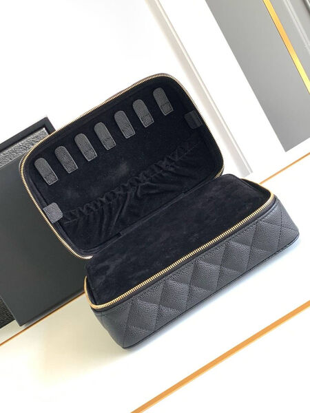Косметичка Chanel женский кожа черный 156327-8