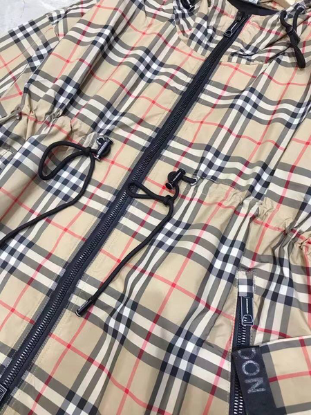 Куртка Burberry женский бежевый 37770-5