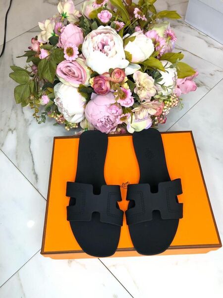 Шлепки Hermès женский черный 89341-3